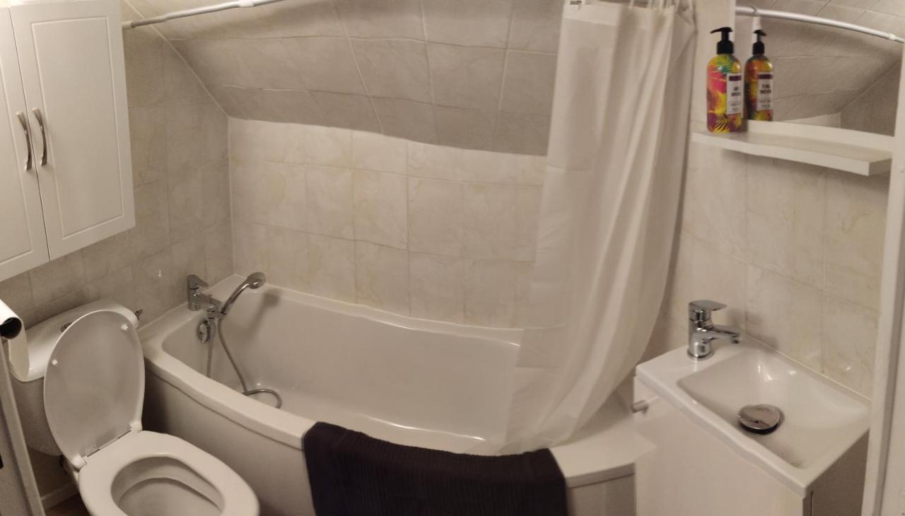 Appartement Cosy Plein Centre Conches-en-Ouche Екстериор снимка